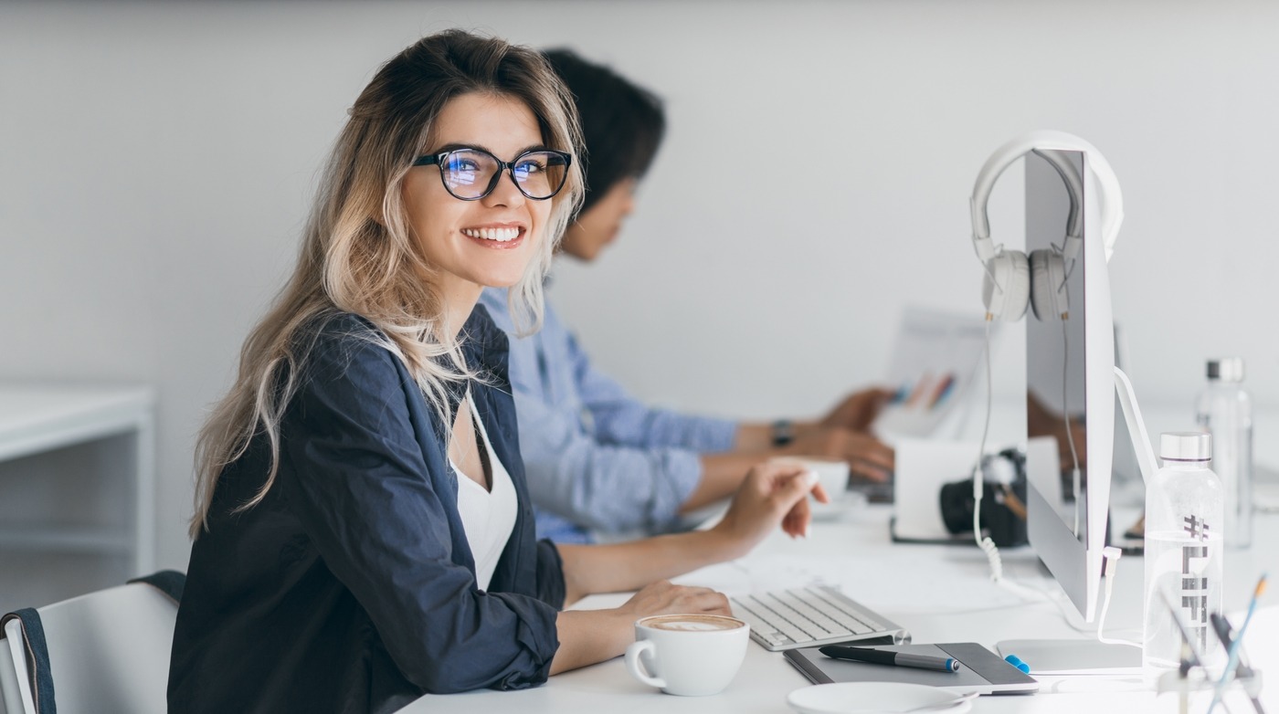 Emmanuelle Larroque rappelle que les femmes représentent à peine plus d'un quart des employés du numérique et que leur nombre est en déclin. (Freepik/@Lookstudio) femmes-numerique
