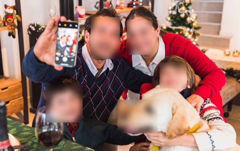 En matière de droit à l'image des personnes physiques, et bien qu'il existe des exceptions et cas particuliers selon les contextes, il est nécessaire de recueillir le consentement d'une personne préalablement à la diffusion de son image. (Freepik) flou-anonymiser-vie-privee