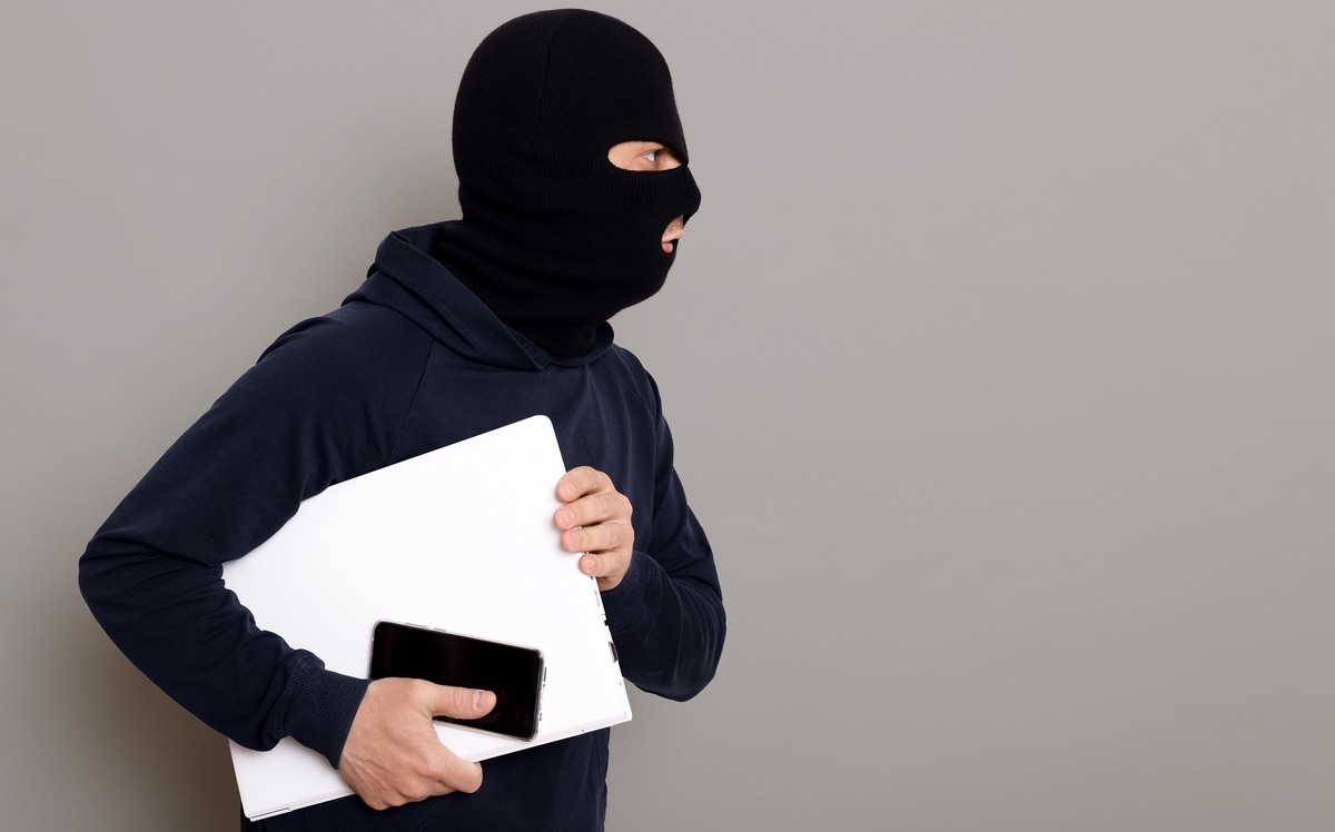 La fraude documentaire représente 2,5% du PIB national selon le dernier rapport de l’Observatoire Tessi sur la fraude documentaire. (user18526052/Freepik) fraude-documentaire-menace-systemique-automatisation-ia-generative