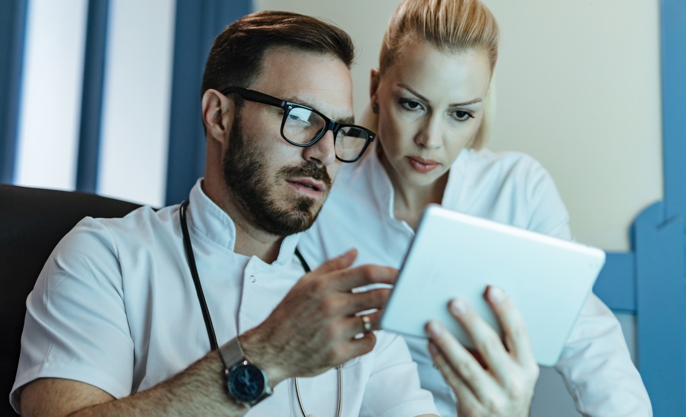 Hyland s'associe à Coexya pour accélérer sa croissance sur le marché français de la santé. (freepik/Drazen Zigic) Hyland-choisit-Coexya-developper-secteur-sante-France