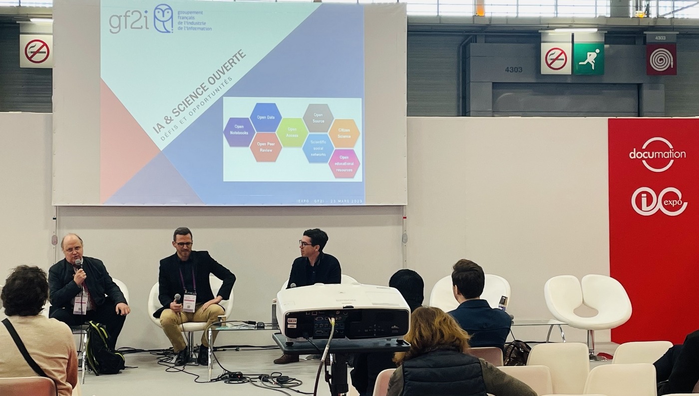 Denis Berthault, Yann Mahé et Thomas Parisot, lors de la conférence "IA et science ouverte : défis et opportunités" sur i-expo 2023 (Archimag/CJO) intelligence-artificielle-science-ouverte
