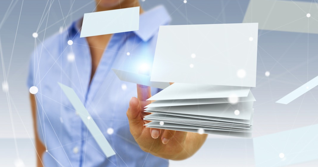 documet-femme-affaires-business-numerique-dematerialisation-travail