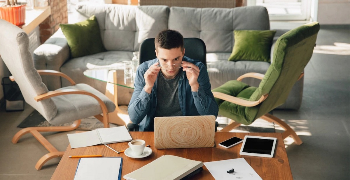 "Le défi est de sans cesse repositionner la relation à l’organisation pour valoriser la fonction informationnelle, qui suppose écoute et présence", estime Anne-Marie Libmann, directrice opérationnelle de FLA Consultants. (Freepik/master1305) intelligence-economique-teletravail-innovation