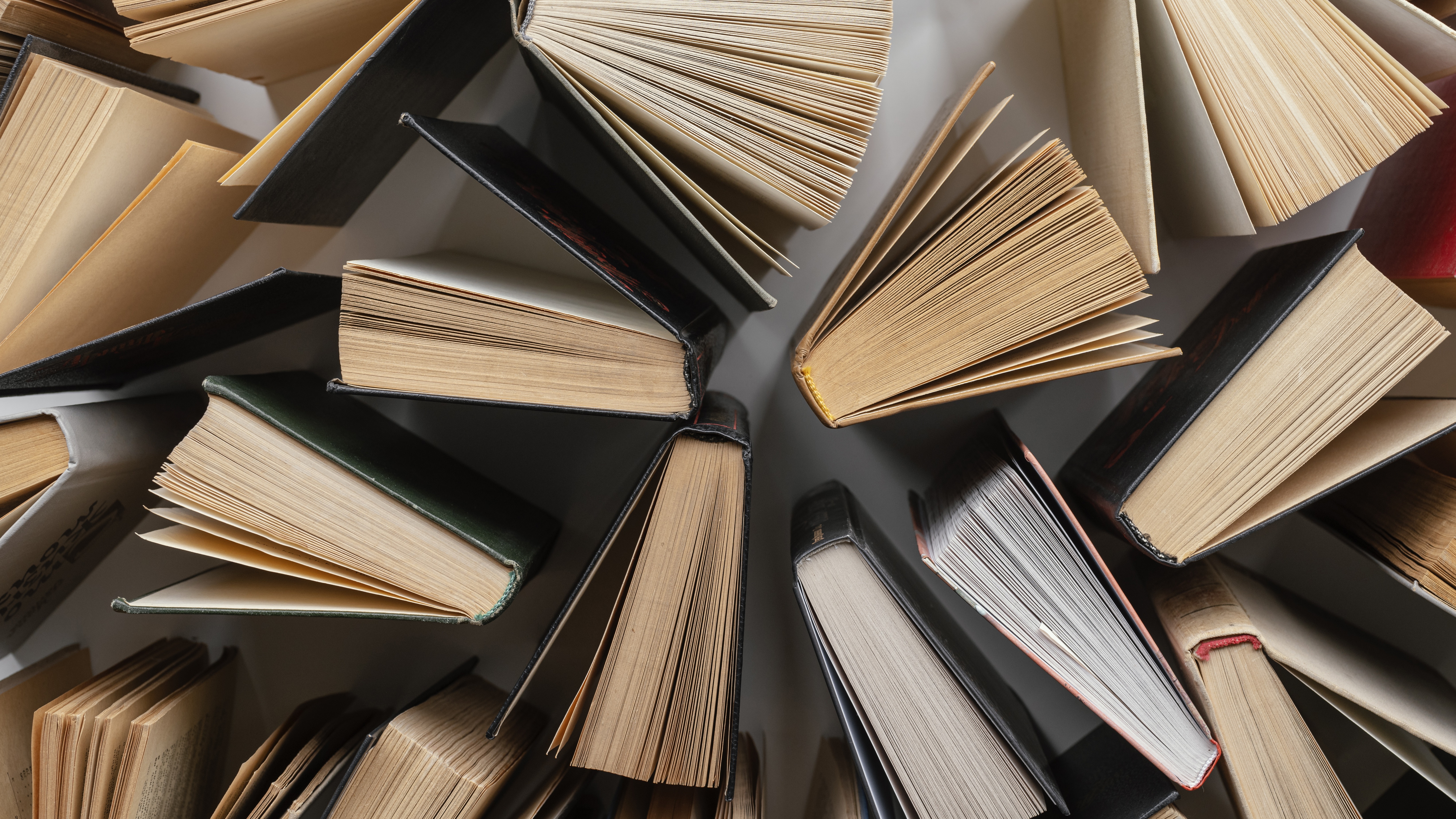 Cette nouvelle loi de mai 2023 vient limiter les livres disponibles dans les bibliothèques et les classes des écoles. (Image de Freepik) iowa-chatgpt-censure-livres-bibliotheques