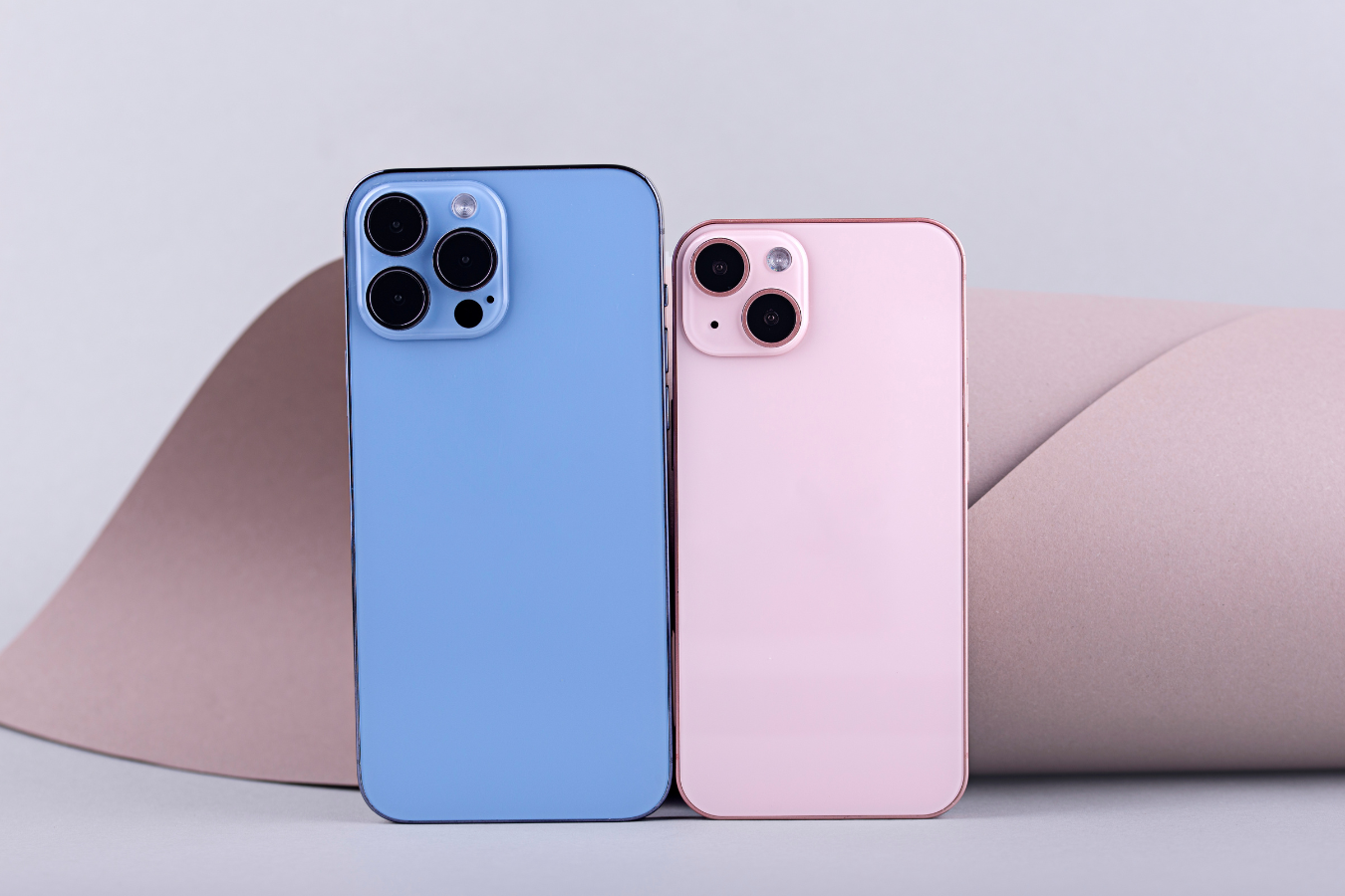 Pour identifier l’iPhone avec le meilleur rapport qualité-prix, plusieurs critères sont à prendre compte. (Freepik) iphone-meilleur-rapport-qualite-prix-responsabilite-numerique