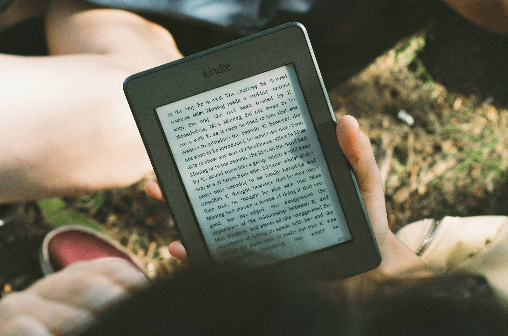 Contrairement aux livres imprimés, qui nous imposent une police et une taille de caractères, chacun est libre de personnaliser la police de ses ebooks ! Mais laquelle choisir pour un meilleur confort de lecture ? (Pixabay/Unsplash)