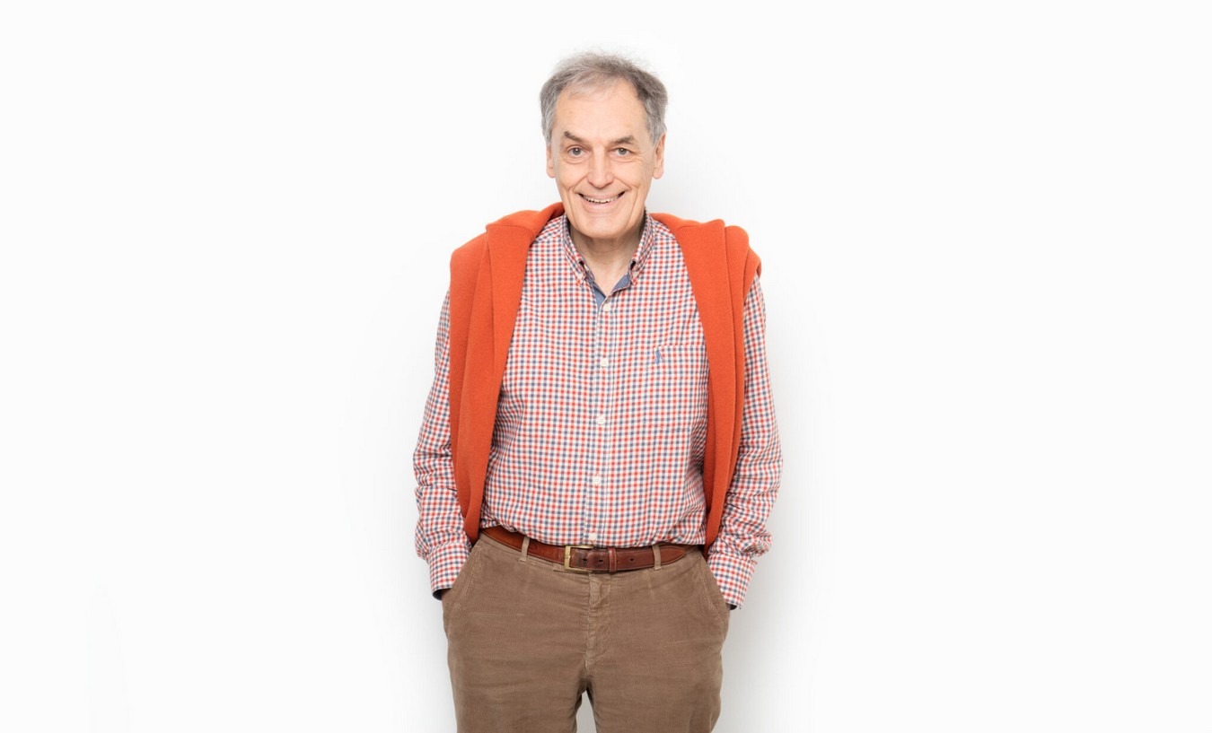 "Si les algorithmes en eux-mêmes ne créent pas de dépendance, leur conception en suscite néanmoins une certaine forme", explique le philosophe Luc de Brabandère. (DR) luc-de-brabandere-petite-philosophie-algorithmes-sournois-interview