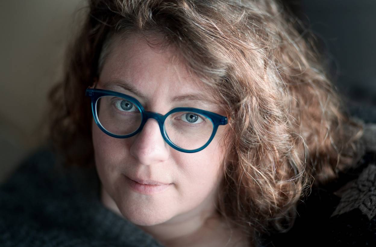 "Mon engagement a été motivé par un constat et un vécu d’injustice, ainsi que par une envie de transformer la colère en action", explique Lydie Porée, archiviste et féministe militante. (Crédit : Julia Briend)) lydie-poree-feministe-archives