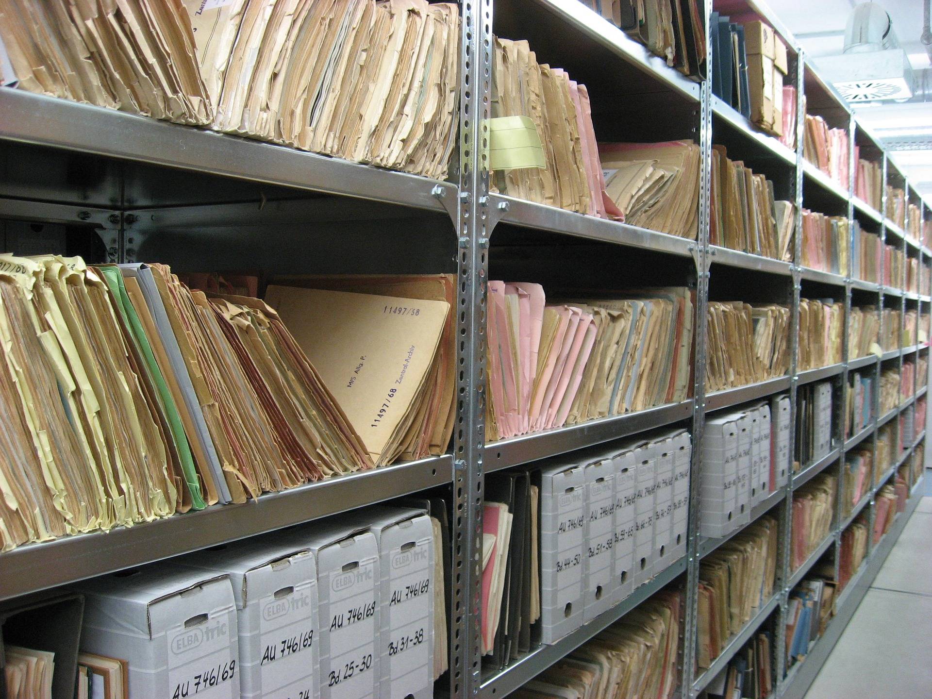 « La jeune génération d’archivistes a été recrutée, dans le service où j’étais, pour faire face à la révolution numérique » Anne Both. (Pixabay/creativesignature) archives
