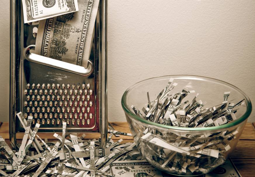 La signature numérique de l’employeur ou du salarié n’est pas utile, comme pour le papier aujourd’hui, mais « on recommande une signature permettant de contrôler l’intégrité du document. (Tax Credits via Visual Hunt / CC BY)