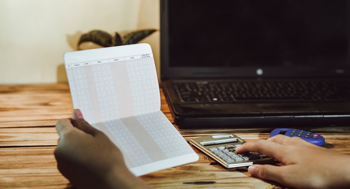 Les entreprises auront jusqu'à 2026 ou 2027, selon leur catégorie, pour se conformer aux réglementations sur la facturation électronique (Freepik).