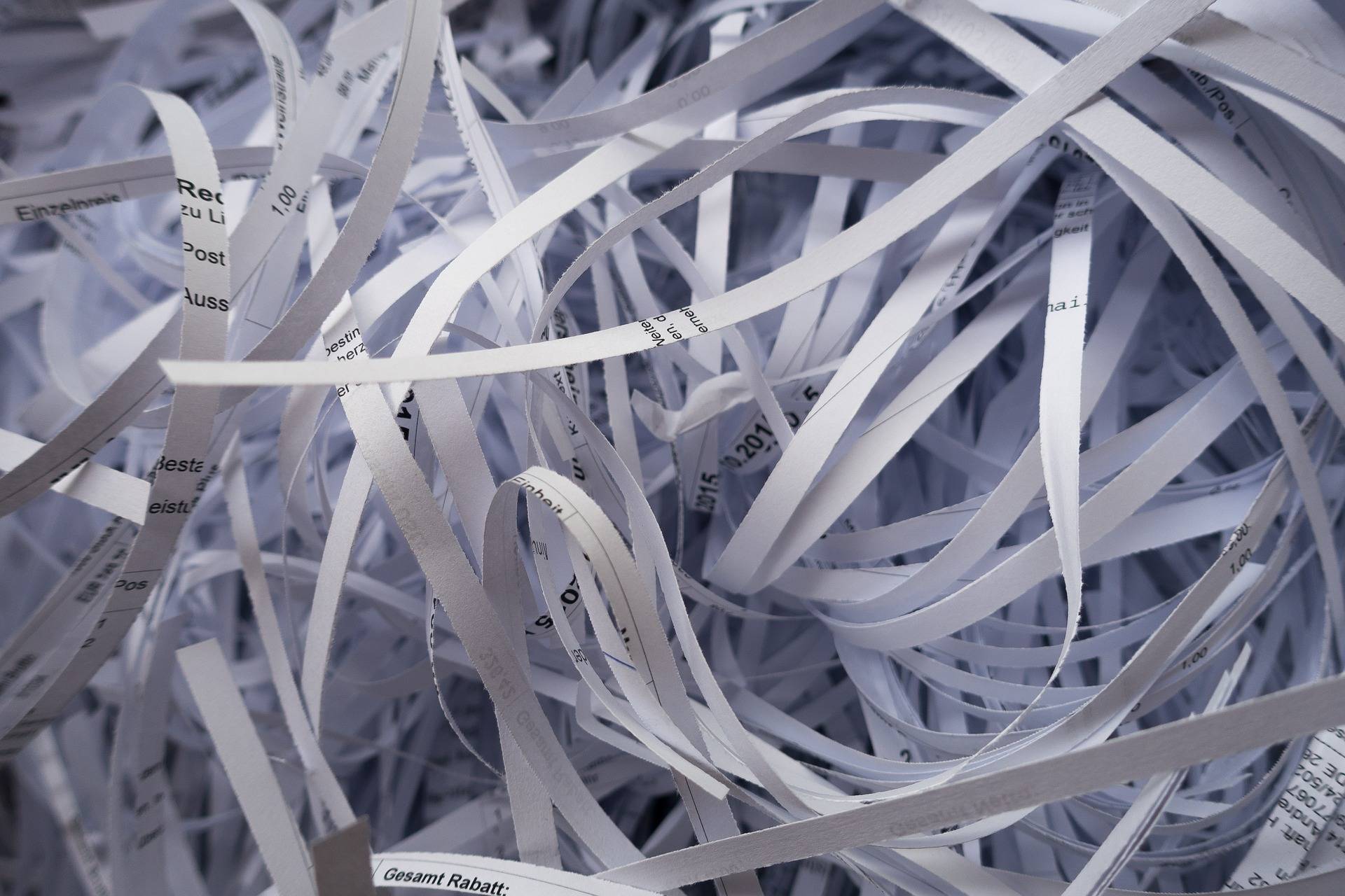Un nouveau pas a été franchi avec l’arrêté du 22 mars 2017 fixant les modalités de numérisation des factures papier.