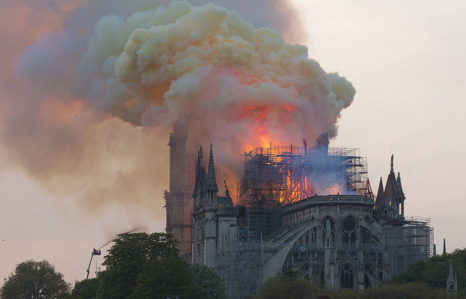 L'incendie de Notre-Dame le 15 avril 2019 (GodefroyParis — CC BY-SA 4.0)