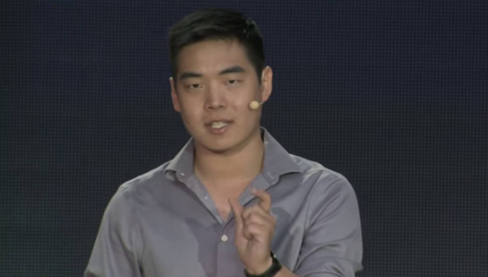 Capture d'écran de l'intervention filmée "Comment 10 personnes peuvent sauver la vie de 10 millions", par Paul Duan à l'Echappée Volée le 6 juin 2015. (DR)