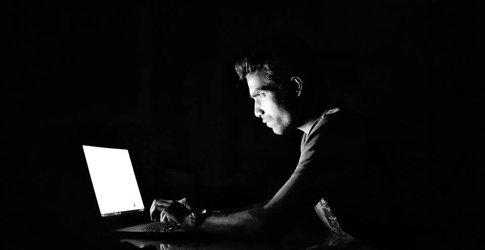 Normalement il suffit de définir un mot de passe pour protéger son fichier PDF ( iAmMrRob/Pixabay) pdf-vol-fichier