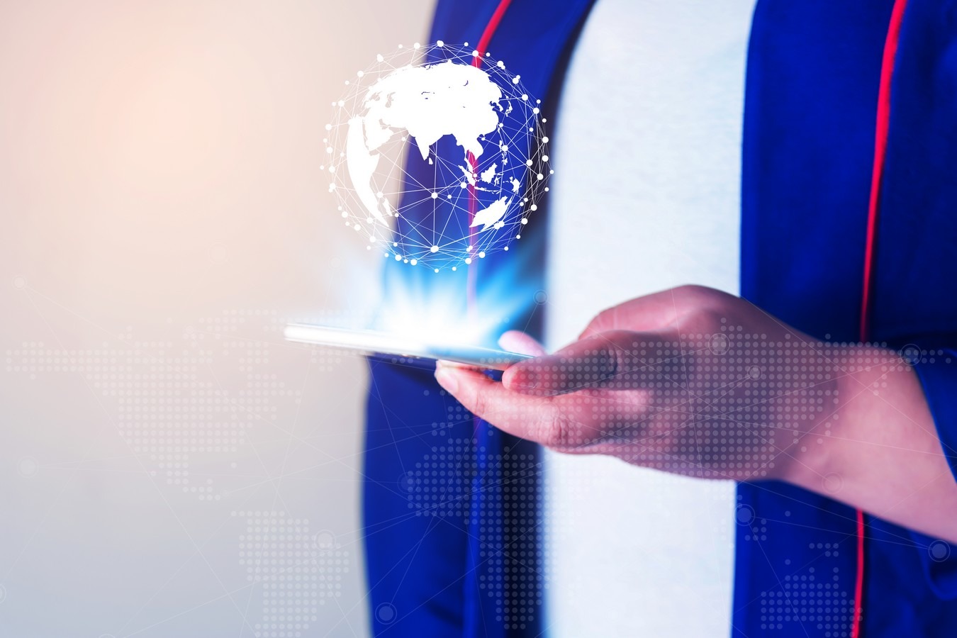 Les États membres de l'UE devront délivrer un portefeuille numérique dans le cadre d’un schéma d’identification électronique notifié, basé sur des normes techniques communes et après une évaluation de conformité obligatoire. (Jimbophoto/Freepik) portefeuille-numeriquqe-europe-eidas