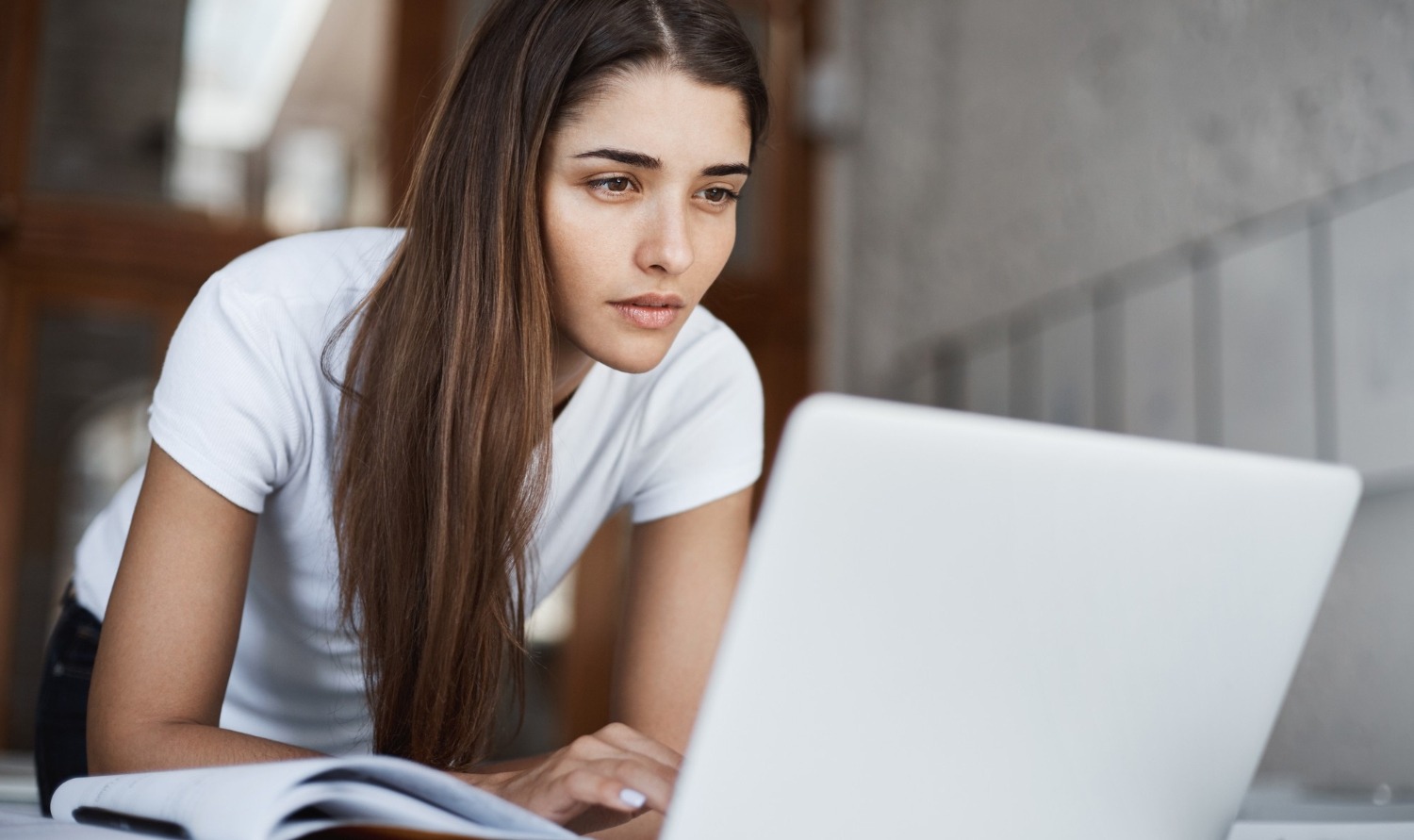 La science ouverte a transformé l'environnement de travail des chercheurs et des étudiants : découvrez leurs nouvelles pratiques et outils. (lookstudio) principes-enjeux-science-ouverte-chercheurs-open-access
