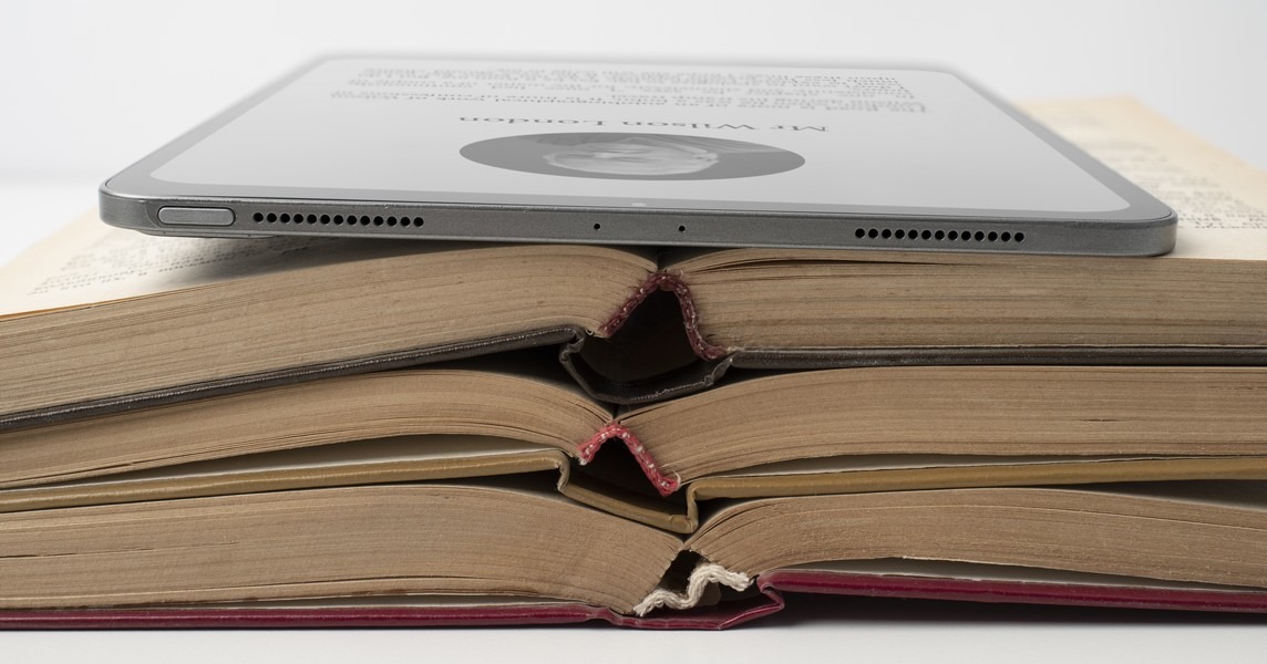 L'édition numérique est soumise à des injonctions externes liées à des dispositions légales et à des questions sociétales, qui échappent parfois au contrôle des acteurs du secteur (Freepik).