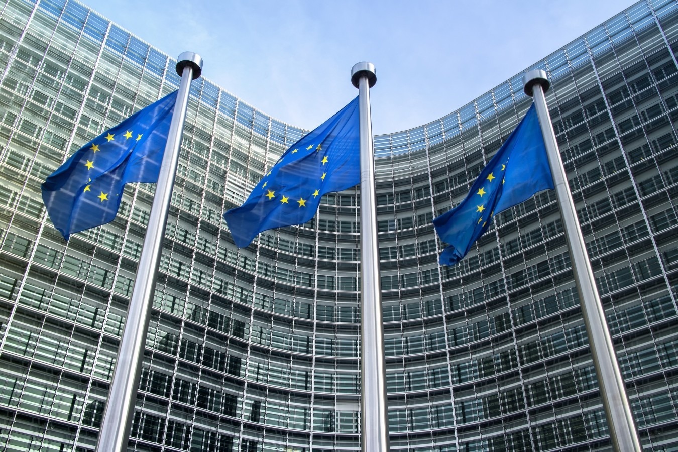 L’Europe est déterminée à prendre le contrôle de l’espace numérique face aux mastodontes américains d’internet. (Canva) reglements-espace-numerique-europeen