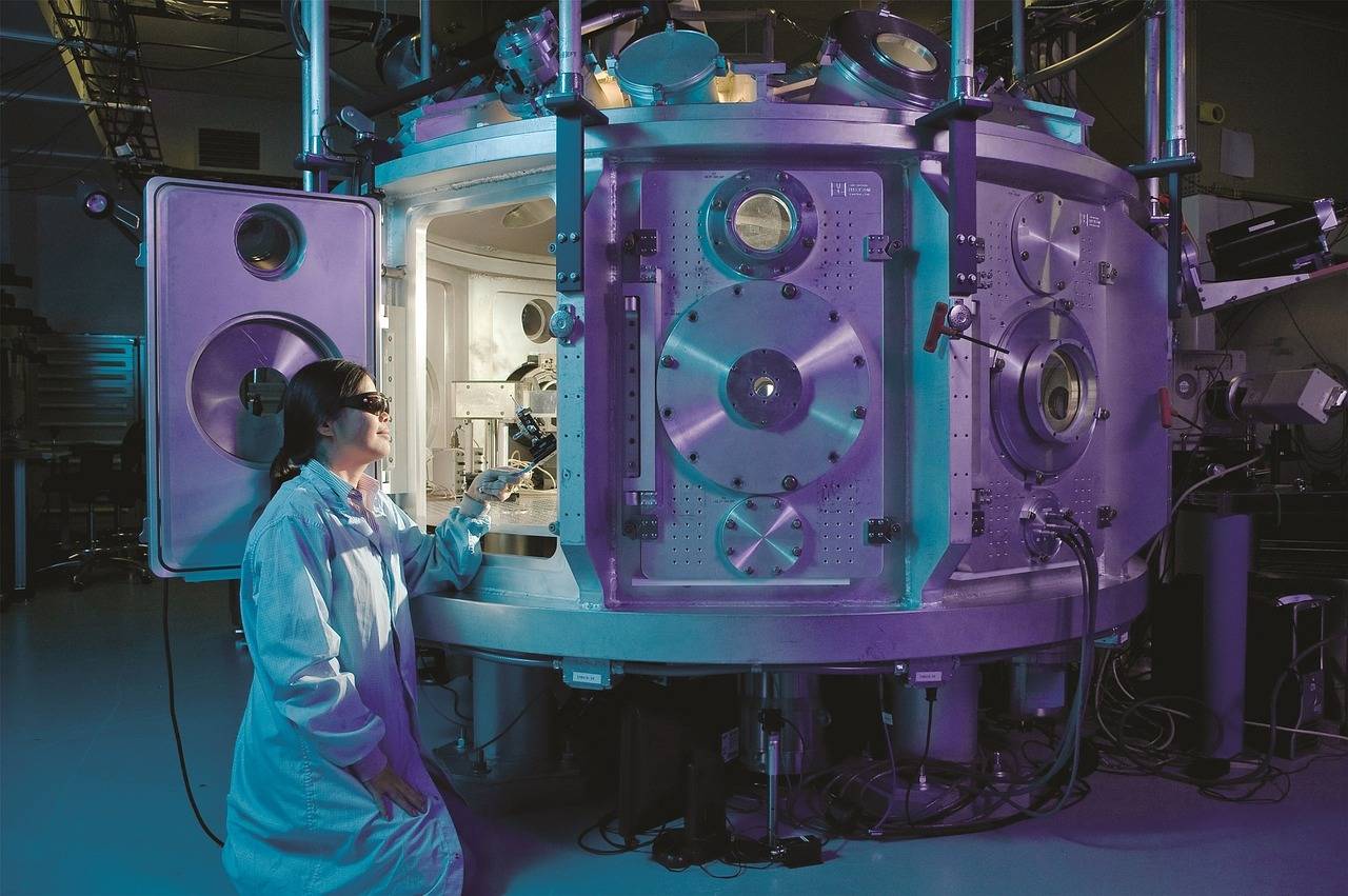 Véritable outil d’aide au pilotage, SciVal vous permet de suivre et de comparer les avancées et les publications de recherche pour servir les objectifs de votre institution (droit pixabay - skeeze) scientific-industrie