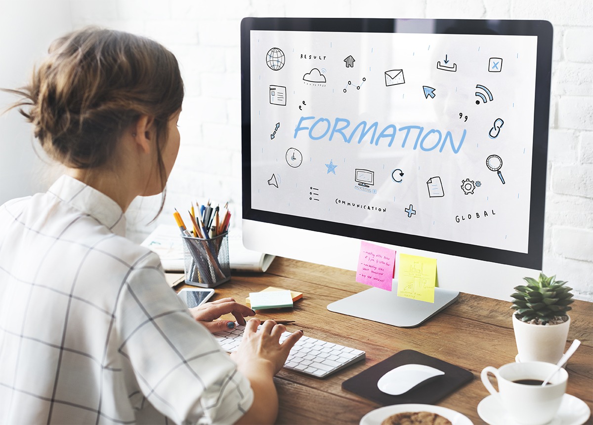 Les métiers de la gestion de l’information se transforment, notamment avec l'IA, la diversification des formats d'apprentissage ou encore de nouvelles pratiques émergentes. (Rawpixel/Freepik) competences-formation-enquete-2025-metiers-information-documentation-veille