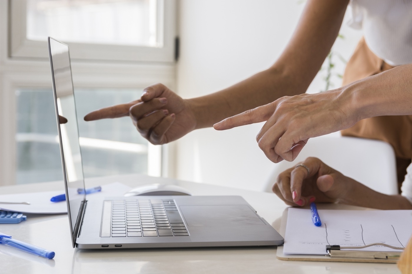 Soizic-Penicaud-sein-services-publics-nouvelles-technologies-perpetuent-discriminations