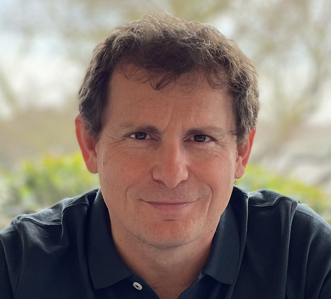 Stéphane Wulc, un geek visionnaire qui transforme la complexité en innovation, des lignes de code aux archives pharmaceutiques (DR).