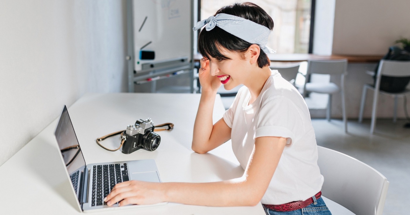 D'autres services que Google Photos vous permettent de stocker vos photos en ligne via des offres d'hébergement sécurisé. (Freepik/lookstudio) stockage-photos-alternative-Google