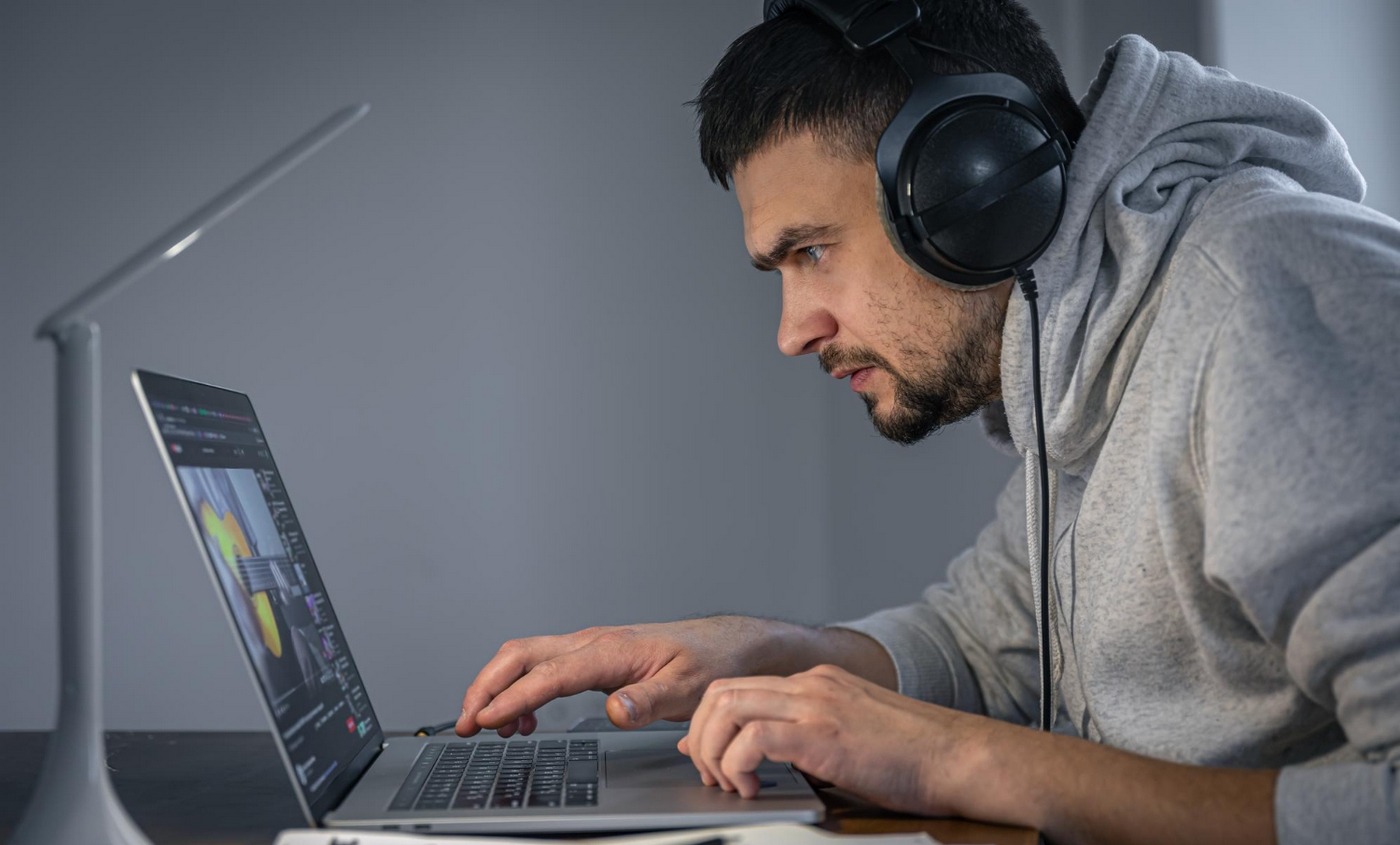 Le Northwestern University Knight Lab est une communauté de concepteurs, de développeurs, d'étudiants et d'enseignants qui travaillent sur des expériences interactives de storytelling destinées à pousser le journalisme vers de nouveaux espaces. (Freepik) storytelling-outils-gratuits