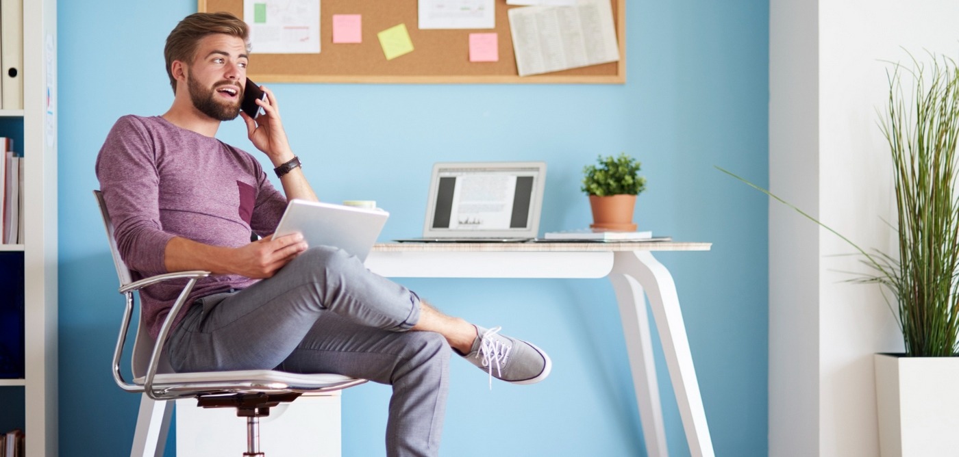 "Nombre de salariés se retrouvent en télétravail sans l’avoir choisi et sans que le manager soit toujours prêt à gérer à distance ses équipes", estime Emmanuelle Léon, professeure de management. (Freepik/gpointstudio) teletravail-management-entreprise