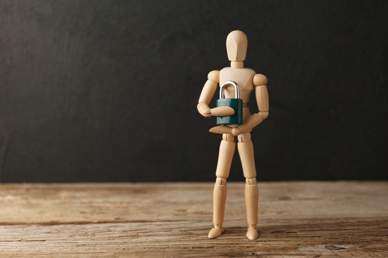 Un thésaurus est une « liste organisée de termes normalisés, qu’ils soient descripteurs ou non-descripteurs, reliés par des relations sémantiques. Ils représentent les concepts d’un domaine de la connaissance. » thesaurus-documentaliste-propriete-intellectuelle