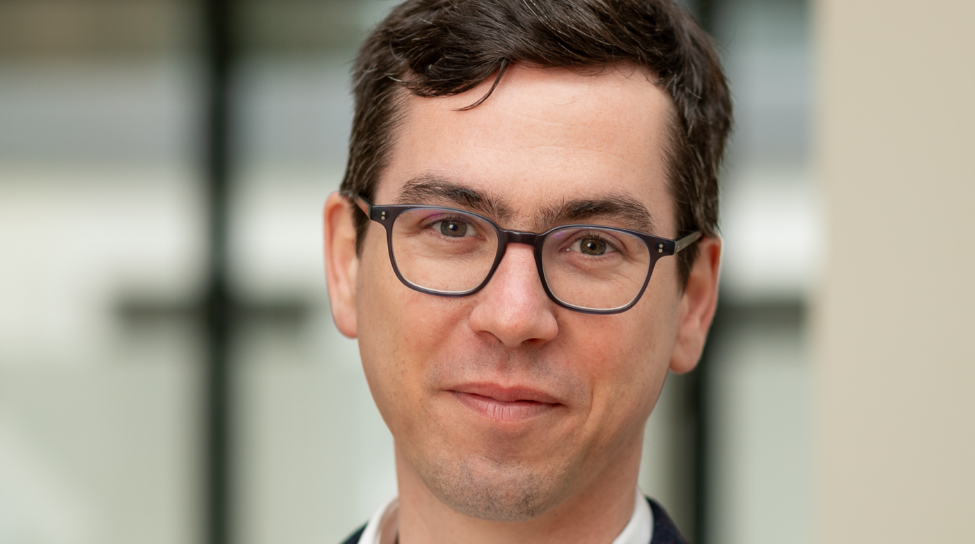 Selon Thomas Parisot, "l’architecture du web tel que nous le connaissons est en passe d’être modifiée, avec une distribution certainement moins grande de l’attention et du trafic par les géants de la "tech"". (DR) Thomas-Parisot-information-bousculee-revolution-IA