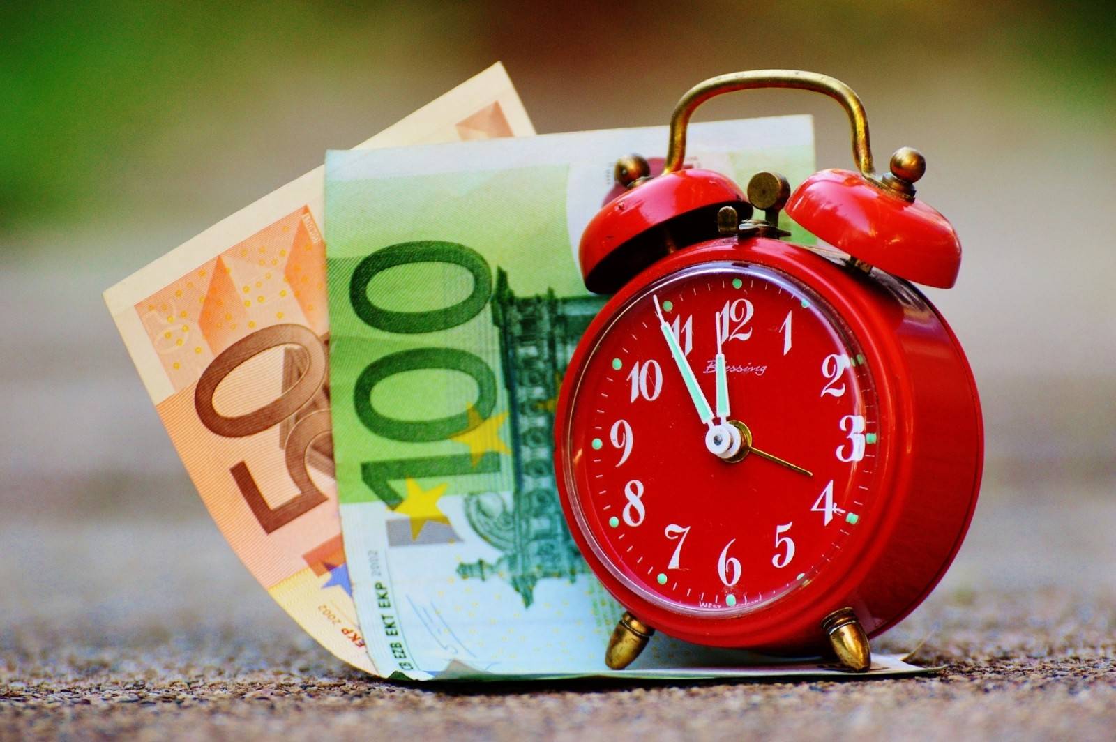 Comme le dit le proverbe : "Le temps, c'est de l'argent". Comprenez : pour faire des profits, il faut savoir bien gérer son temps. Le temps c'est de l'argent