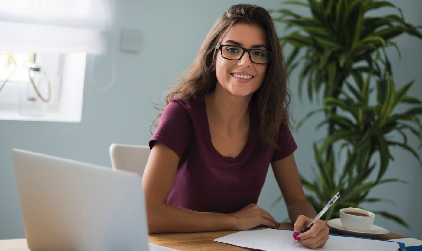 Découvrez dans ce livre blanc, la méthode en 6 étapes de ProGEDoc pour devenir une entreprise digitale ! Femme entrepreneur