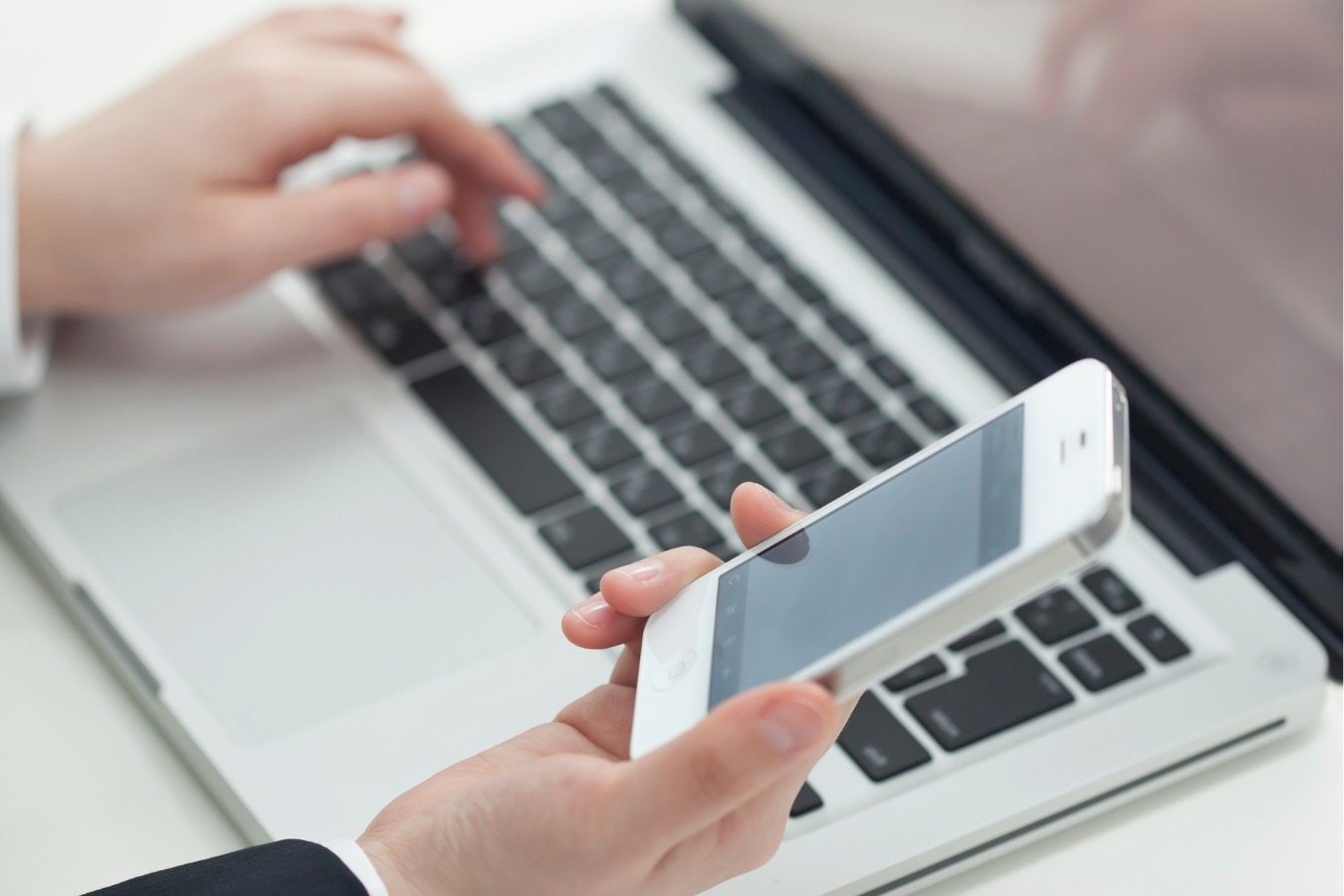 Quels outils de transcription audio et vidéo choisir. Top 3 de la rédaction. (Canva) transcription-audio-video-conversion-texte-top-3-outils