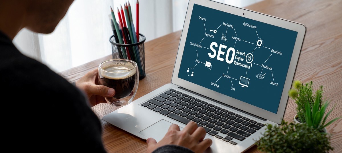 Améliorez votre référencement avec ces 3 outils SEO gratuits incontournables pour dominer les résultats de recherche ! (Freepik)
