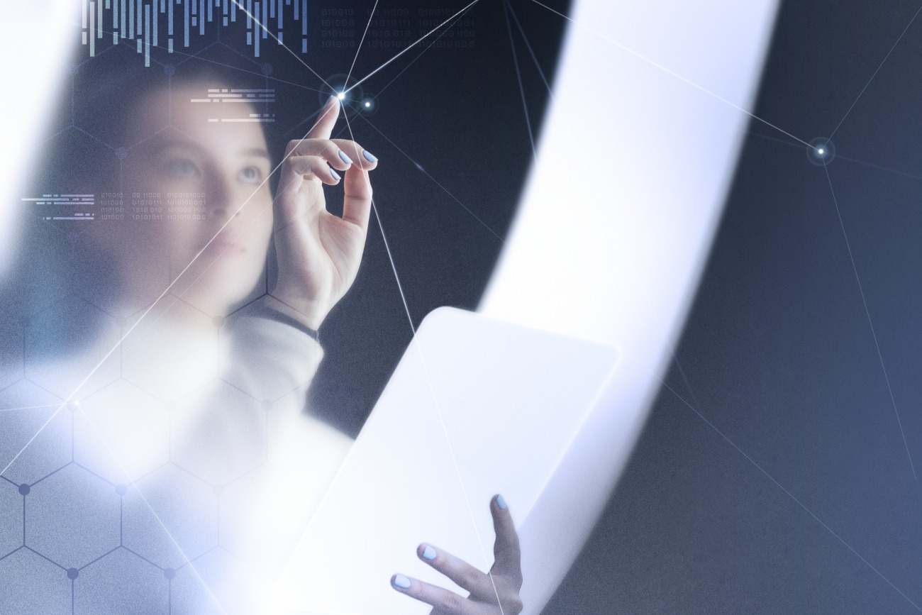futuristique-business-technologie-femme-ecran-virtuel