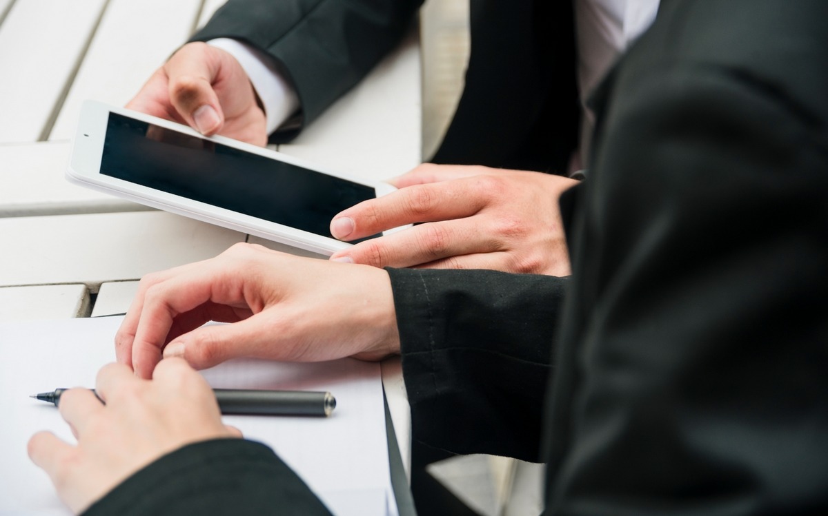 "Les documentalistes juridiques ont déjà survécu à plusieurs vagues technologiques", explique Emmanuel Barthe, documentaliste juridique et auteur du blog Precisement.org. (Freepik Premium) documentaliste-juridique-intelligence-artificielle-enquete