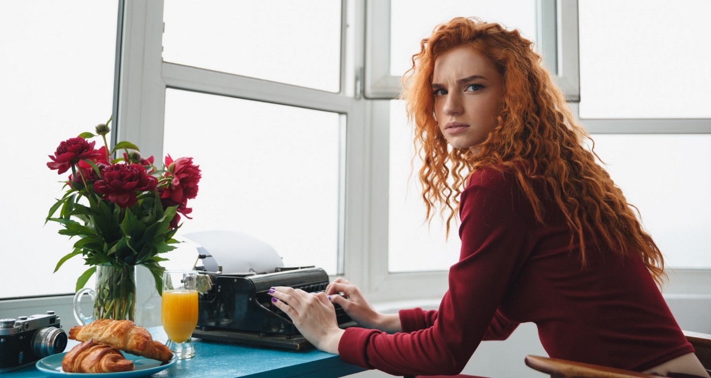 L’actuel droit d’auteur français semble bien pécher par des dispositifs tout aussi contraires au principe de l’accord de l’auteur et qui pourraient bien être eux aussi déclarés illégaux. (Freepik/drobotdean) droit-auteur-violation-loi-france