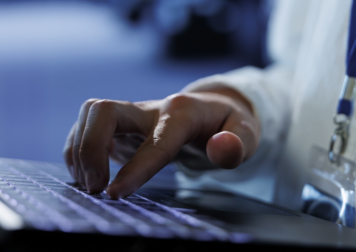 Pour Emmanuel Laborde, directeur du programme Vitam : "Vitam a réussi l’exploit de faire travailler main dans la main des archivistes et des informaticiens, ce qui n’était pas gagné…" (DC Studio/Freepik) vitam-dix-ans-apres