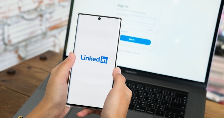 Les changements des conditions générales d’utilisation et de la politique de confidentialité entreront en vigueur à partir du 3 novembre 2025.(Mteerapat/Freepik) entrainement-ia-generative-linkedin