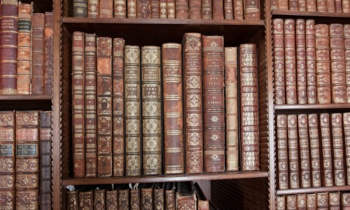 bibliotheque-livres-anciens-ouvrages-patrimoine