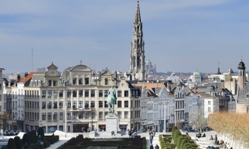 L’AAFB, fondée en 2005, réunit plus de 120 membres passionnés par la gestion et la valorisation des archives et de l'information (Bruxelles, vue du Mont des Arts, Ank Kumar, Wikipedia).