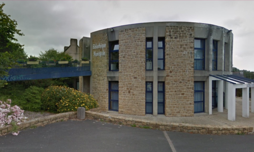 ne directrice de bibliothèque mise à pied après avoir refusé de vérifier le passe sanitaire