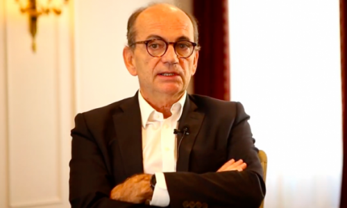 Sébastien Marotte, président EMEA chez Box, revenait sur l'importance d'une bonne gestion de contenus unifiée lors du Focus de la Rédaction organisée par Archimag le mois dernier. (Box) focusdelaredaction-evenement-archimag-box-hommes-presentation