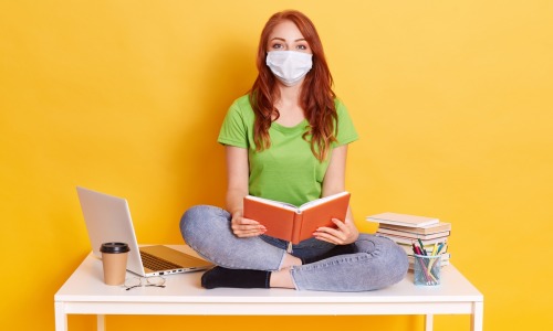 Pour soutenir les étudiants durant la crise sanitaire du Covid-19, Achimag leur offre 6 mois d'abonnement numérique gratuit à son magazine. (Freepik/@user18526052) covid-19-Archimag-etudiants-abonnement-gratuit