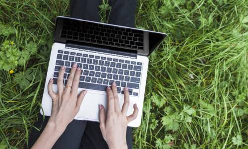 Selon vous, quels sont les avantages et les freins à devenir un info-entrepreneur ? freelance-entrepreneur