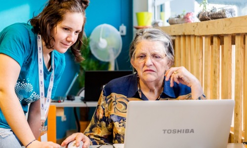 9 millions de personnes sont en situation d'illectronisme en France (Crédit : Alex Giraud) collectif-associatif-denonce-derives-dematerialisation