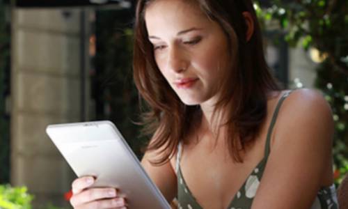 Le monde francophone s’engage également sur la voie de l’offre numérique. (Flickr/goXunuReviews)