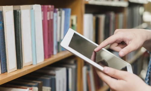 Un éditeur et des bibliothèques universitaires promeuvent ensemble le libre accès. (Freepik) Science-ouverte-46-titres-Presses-universitaires-Rennes-disponibles-open-access
